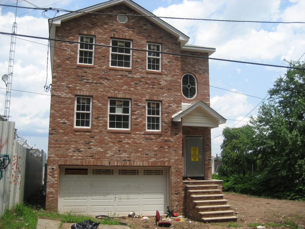 MLS #/Web ID: 2427547
