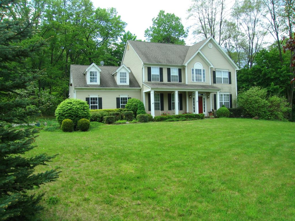 25 OLD FOUR BRIDGES RD