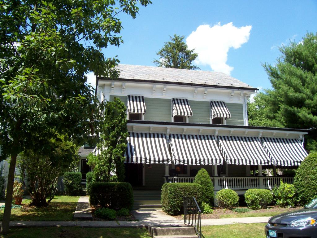 37 4TH ST