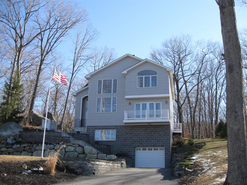 162 LAKE DRIVE