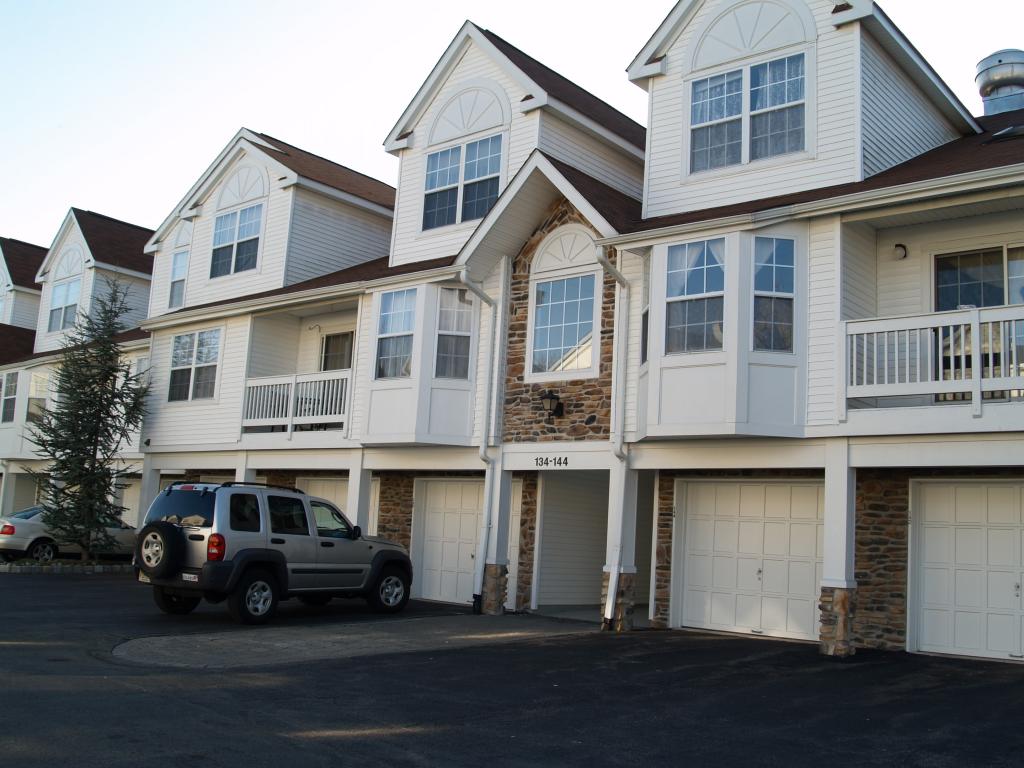 140 Whisper Way East