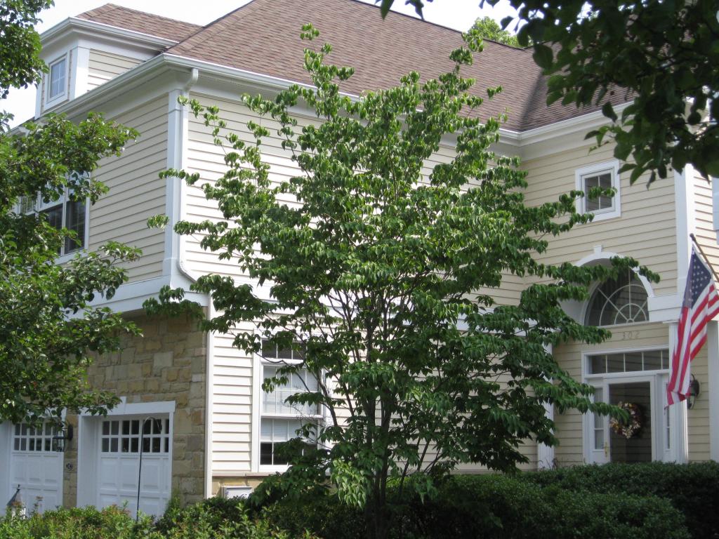 302 LINDABURY LN