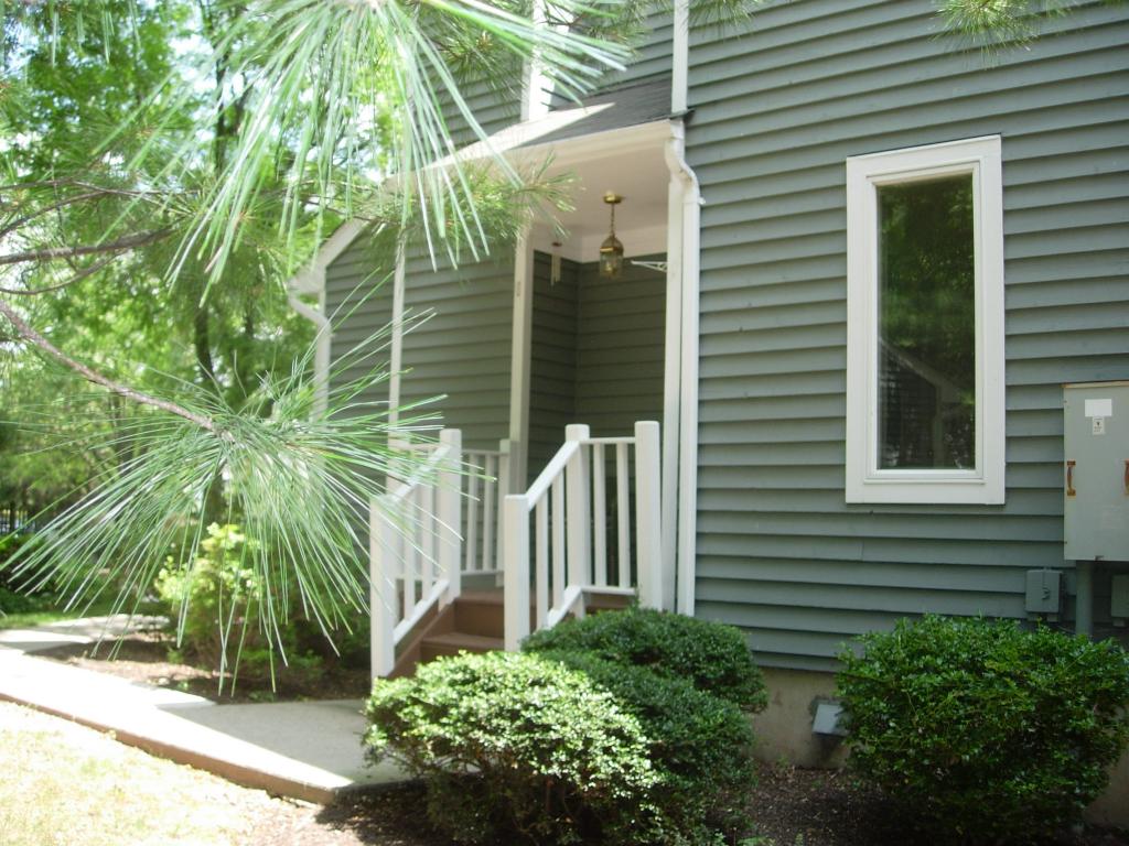 17 MEADOWVIEW LN
