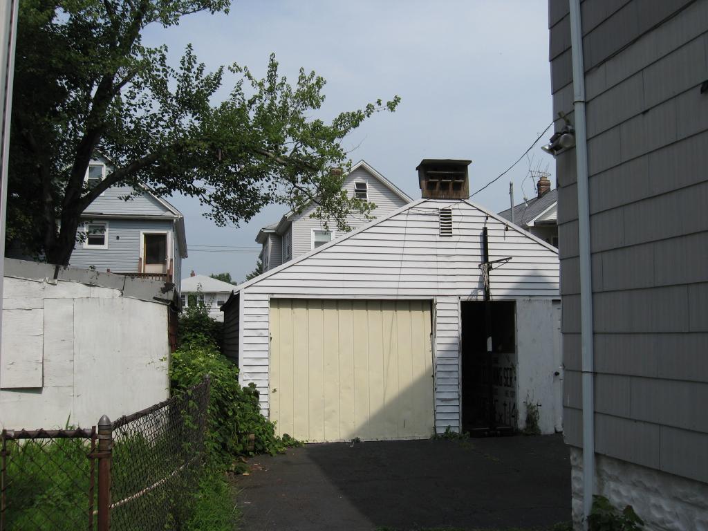 MLS #/Web ID: 2704148