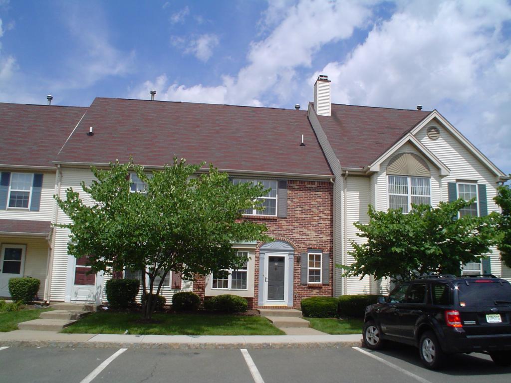 58 COLLEEN CT