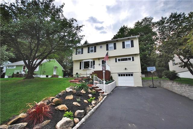 MLS #/Web ID: 2712248