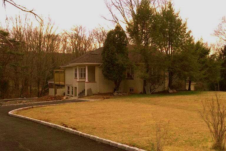 636 VALLEY RD