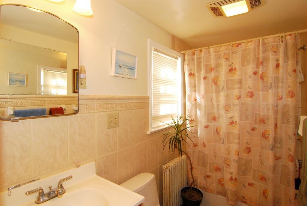 121 W CHRYSTAL ST