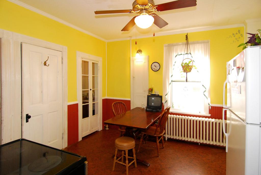 121 W CHRYSTAL ST