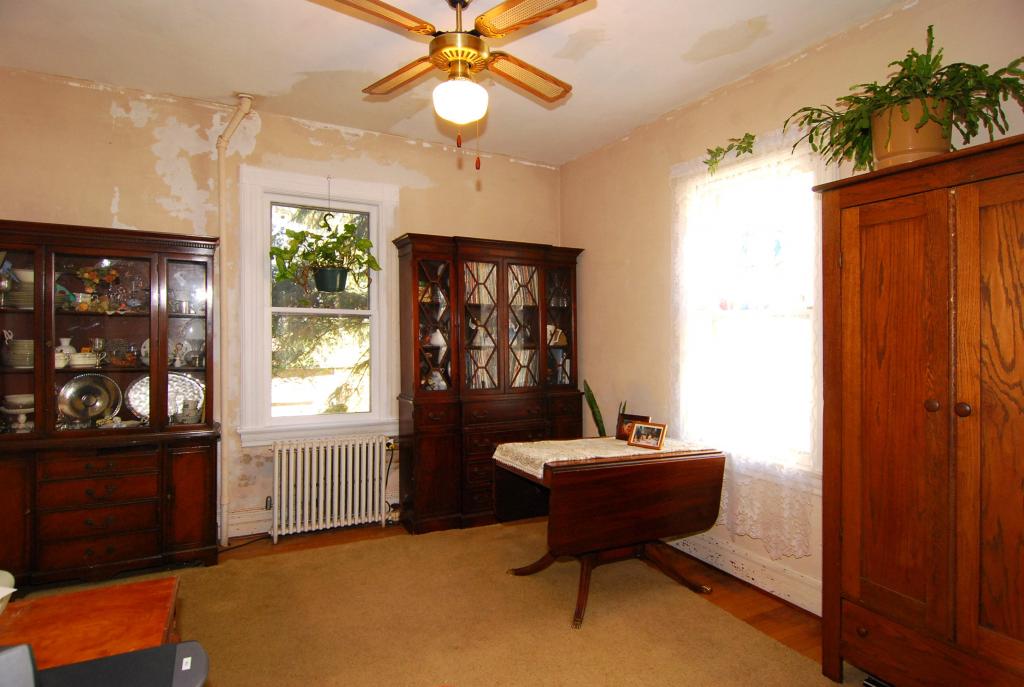 121 W CHRYSTAL ST