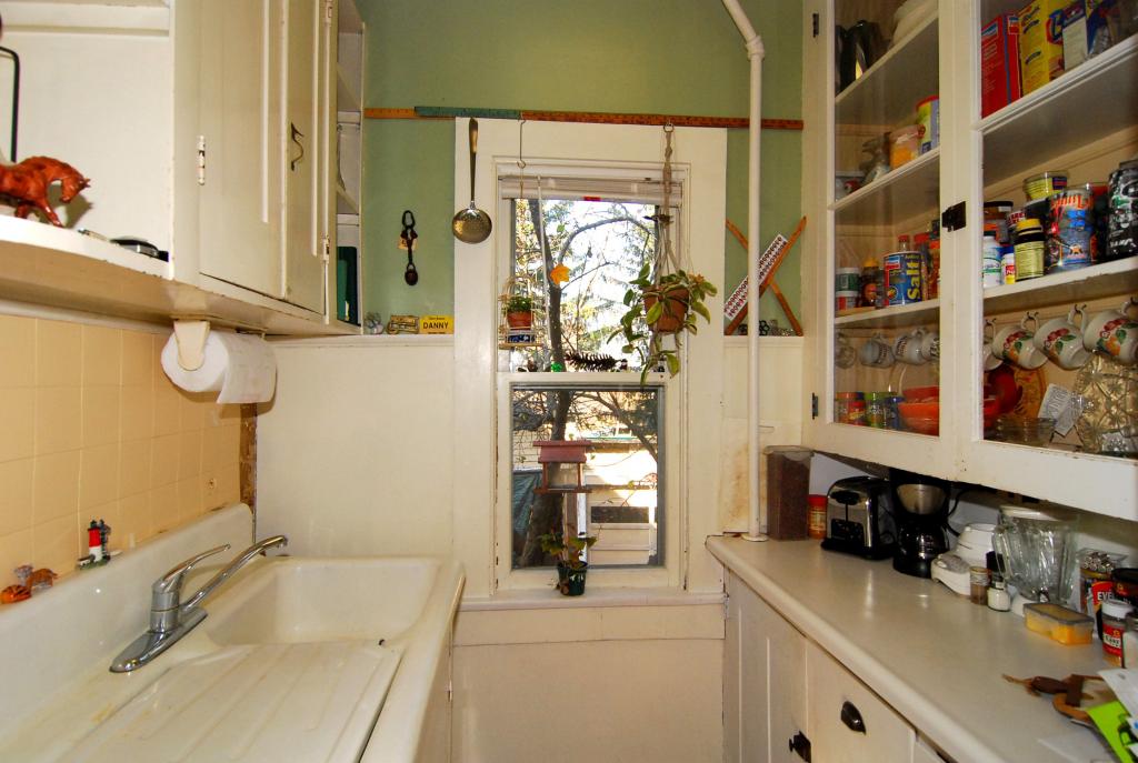 121 W CHRYSTAL ST