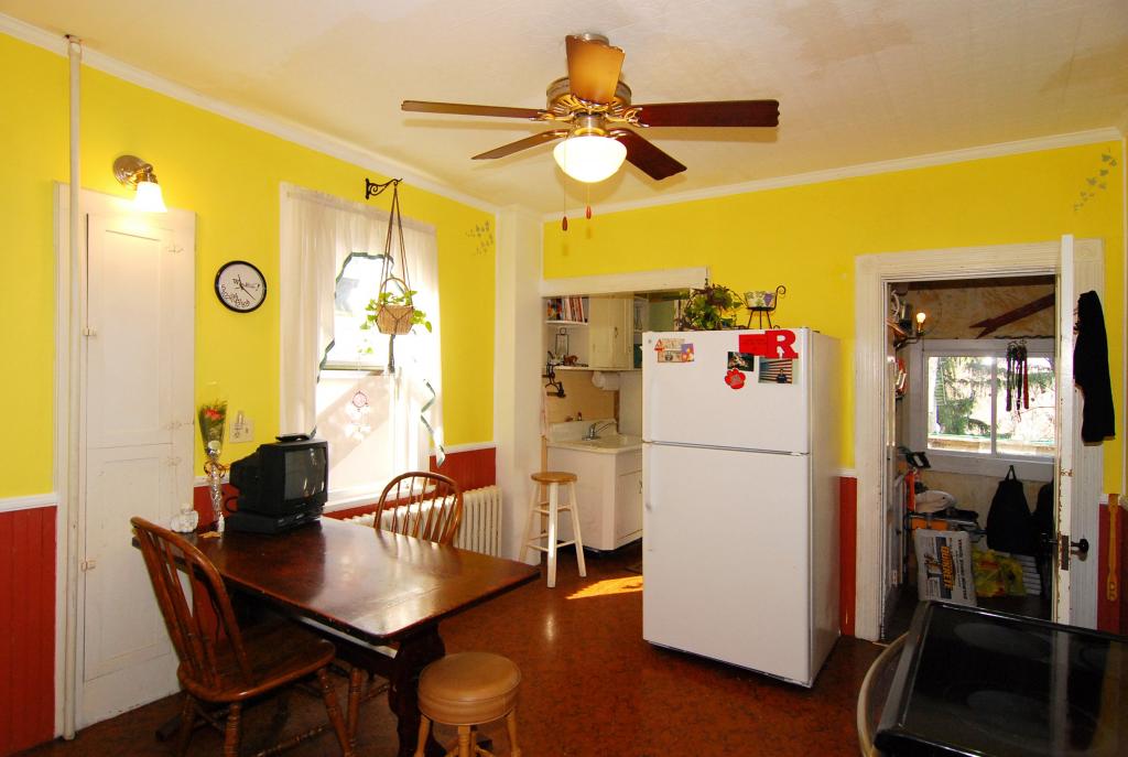 121 W CHRYSTAL ST