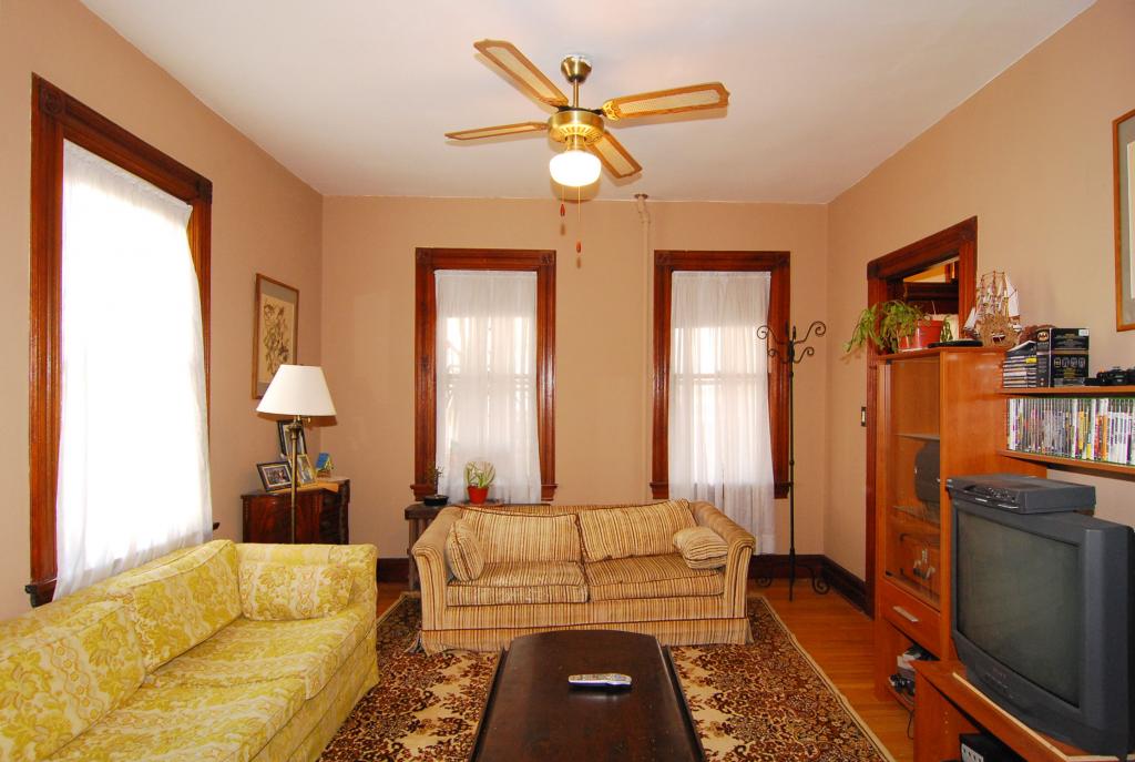 121 W CHRYSTAL ST