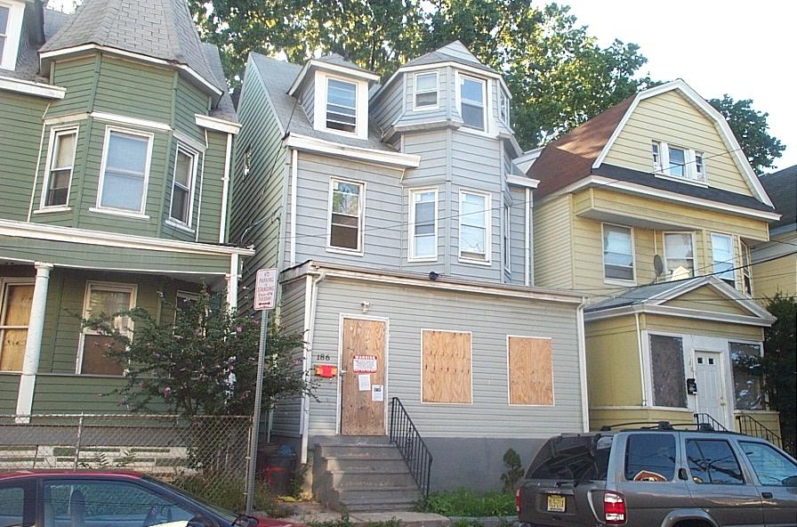 186 SEYMOUR AVE