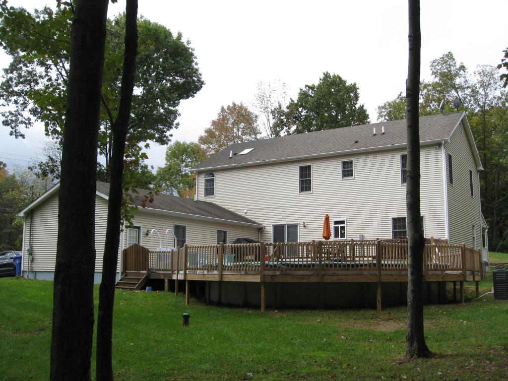 32 DEWEY LN