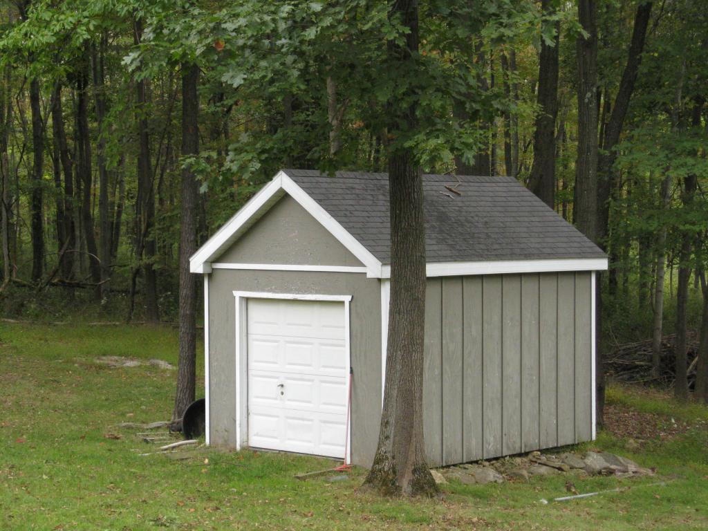 32 DEWEY LN