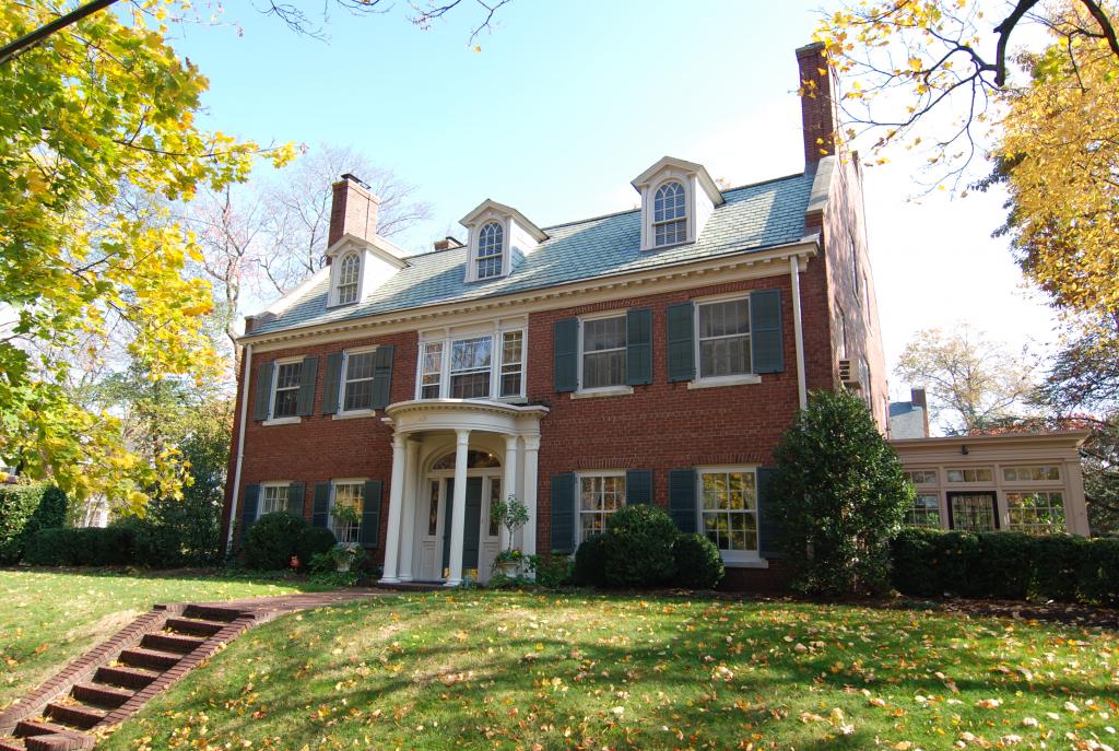 293-301 E DELAVAN AVE
