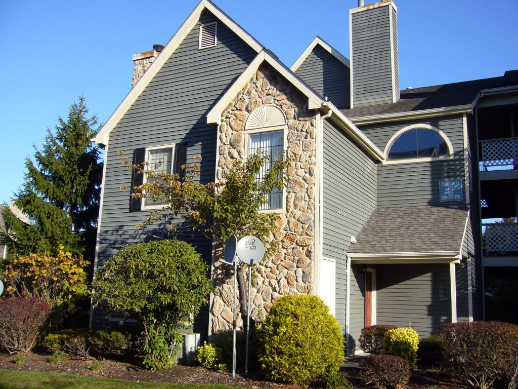 276 COZZENS CT