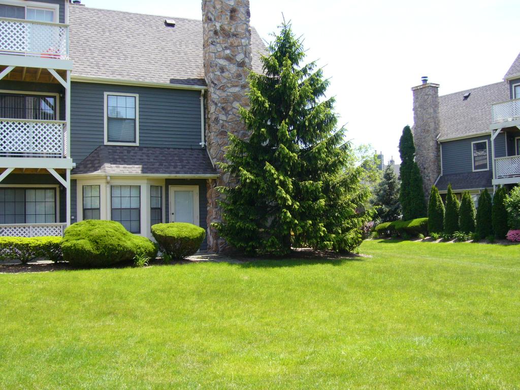 276 COZZENS CT
