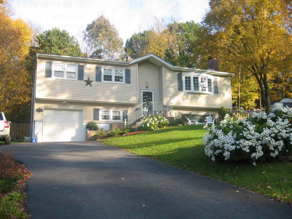 14 HEMLOCK DR