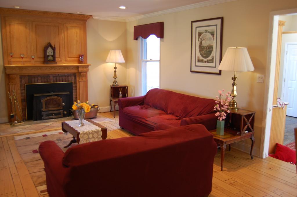 8 WOODEDGE RD