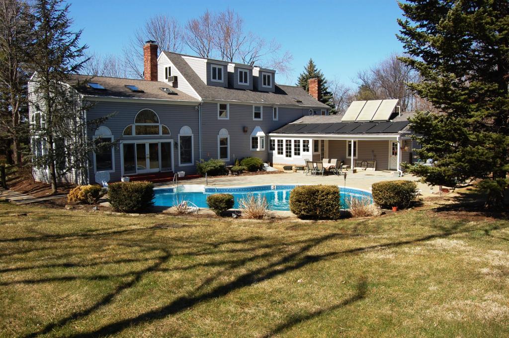 8 WOODEDGE RD