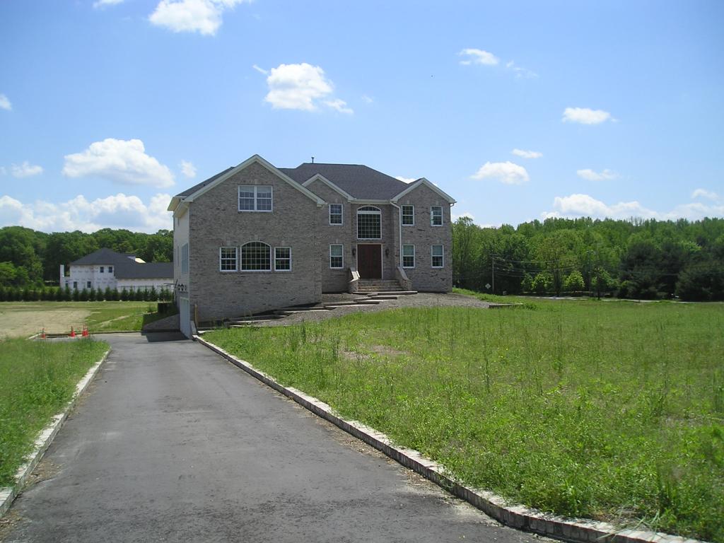 Pretty high &amp;level   rectangular lots.Completely approved lots for homes to 6,000 sq ft. Nat.gas and electricity on site. Your plans or ours!Start bulding your dream home tomorrow.Next to million+home Exceptionally pretty, two completely approved building lots for home up to 6,000 sq. feet. Natural gas and electicity on site.design. Plans available. Start building your dream house tomorrow! 2nd lot 1.8 acres 349,000.