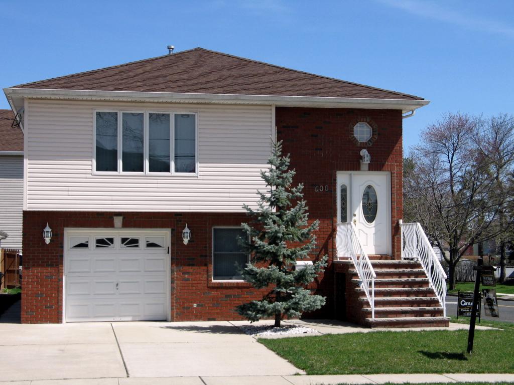 MLS #/Web ID: 2550950