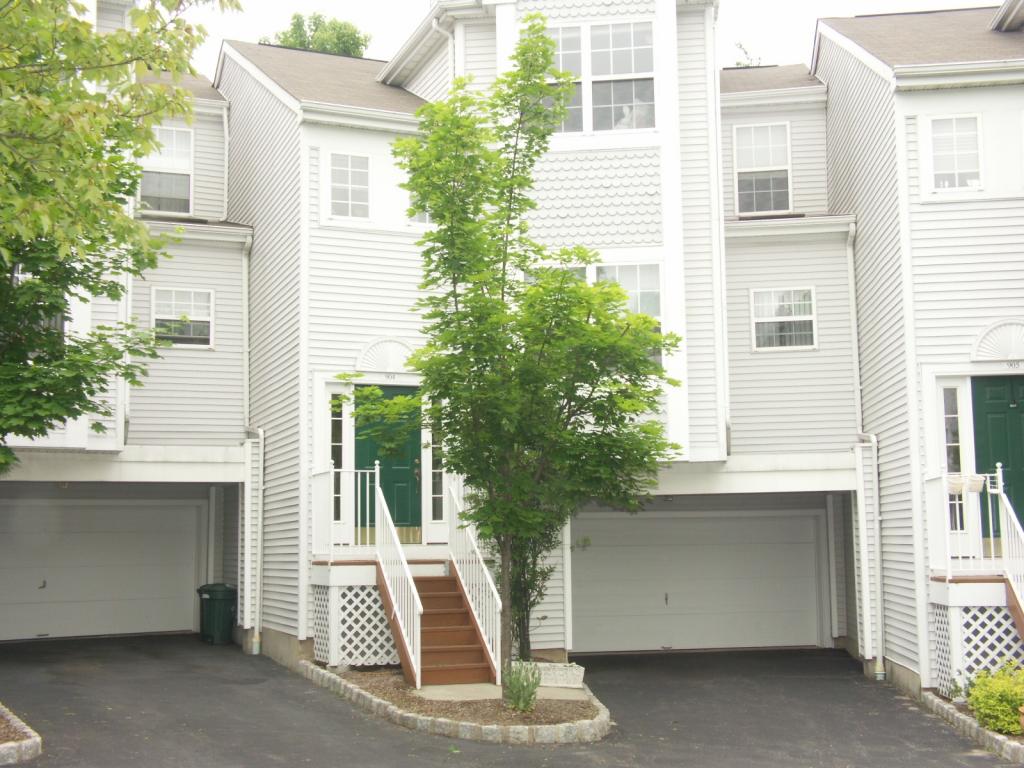 904 EVERGREEN CT