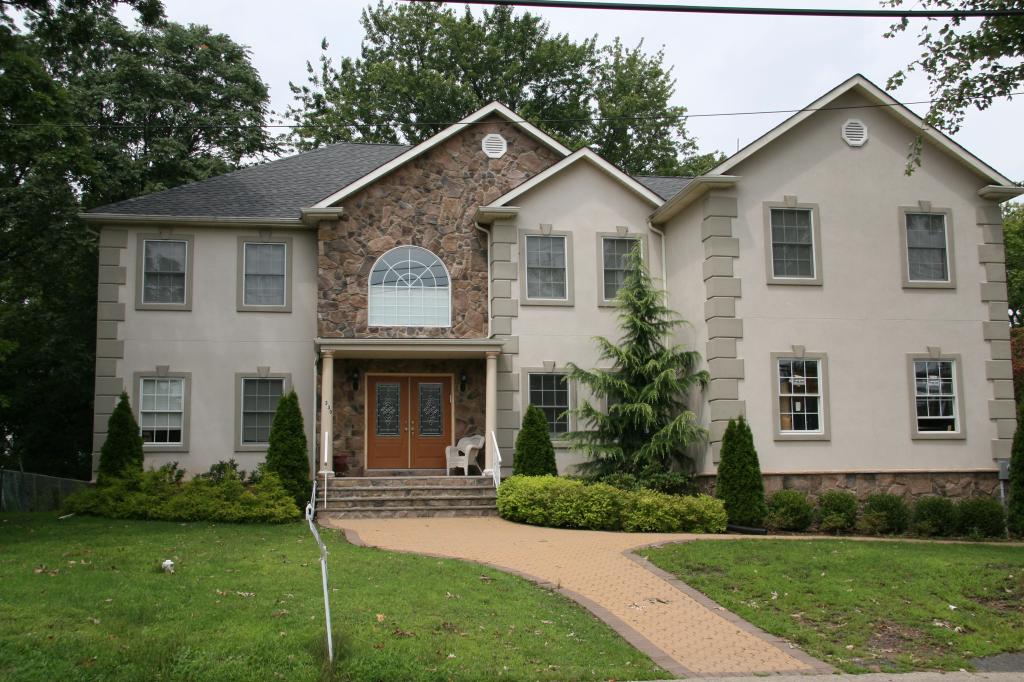 330 MOUNTAIN AVE