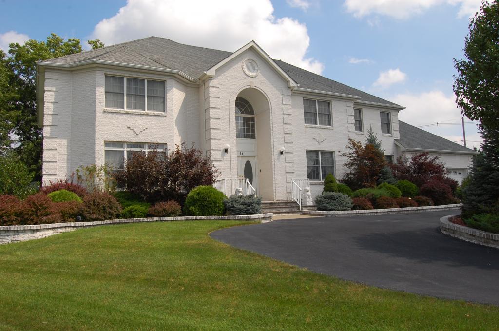 MLS #/Web ID: 2708750