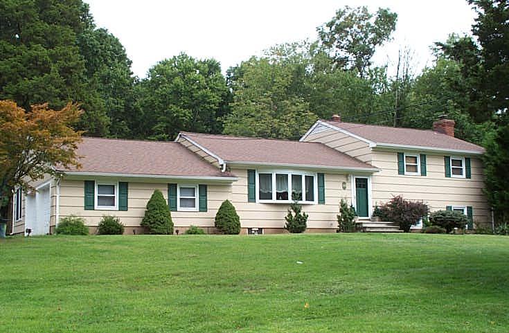 16 CRESTWOOD DR