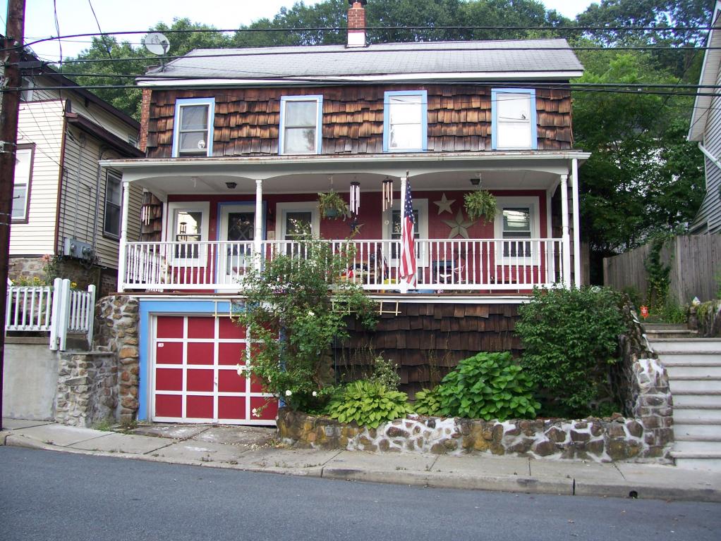 111 MAIN ST