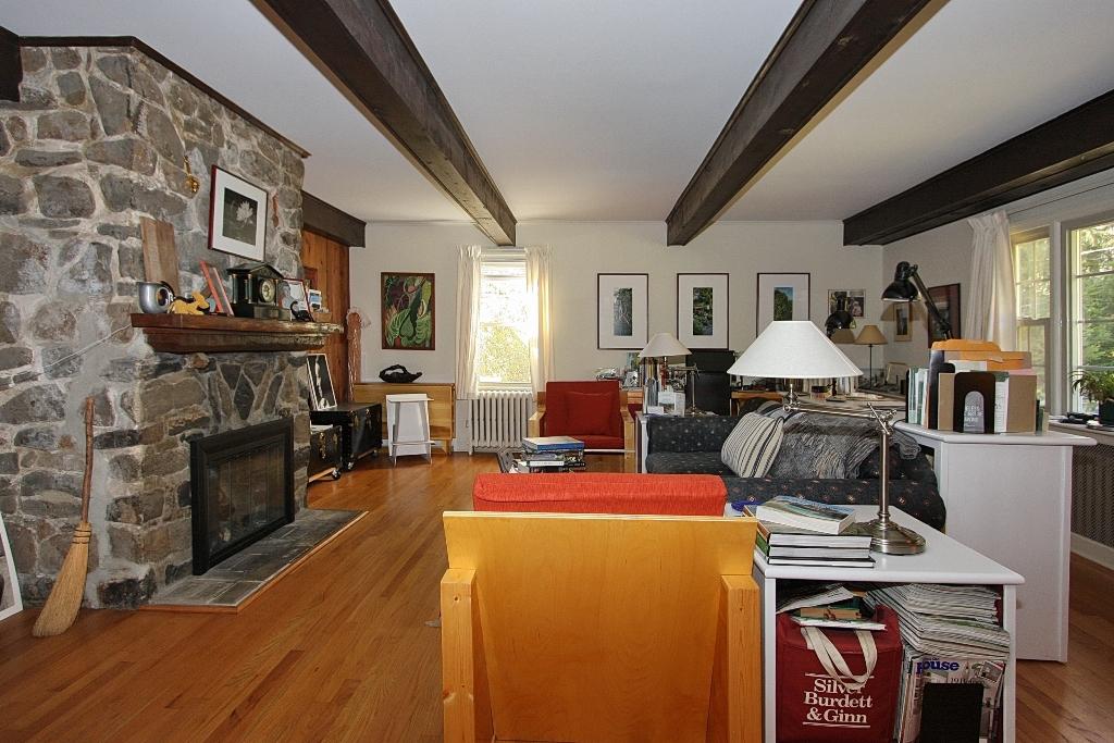 54 PLEASANTVILLE RD