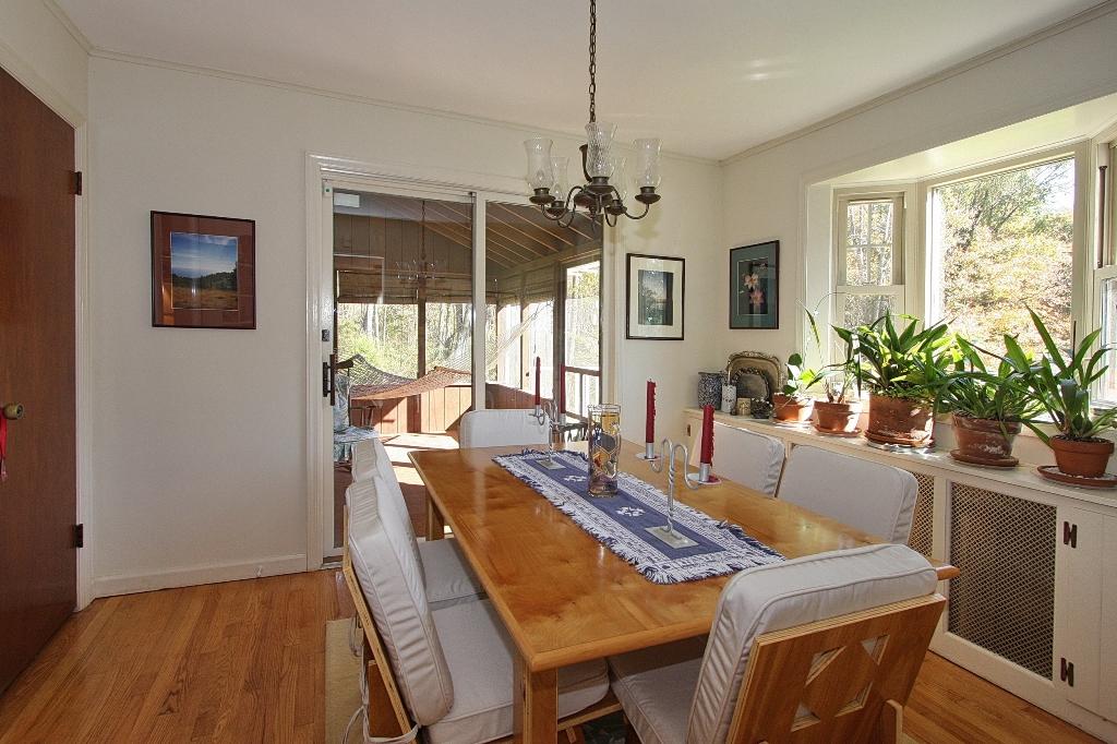 54 PLEASANTVILLE RD