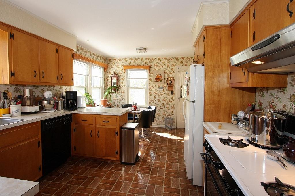 54 PLEASANTVILLE RD