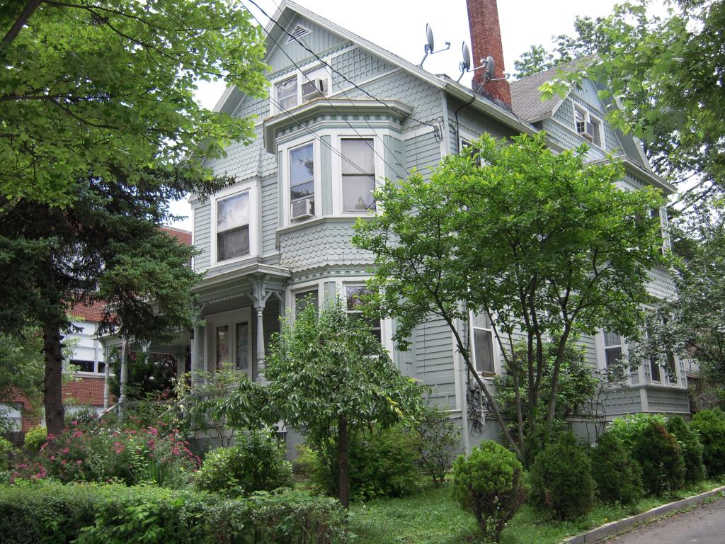 126-8 E 3RD AVE