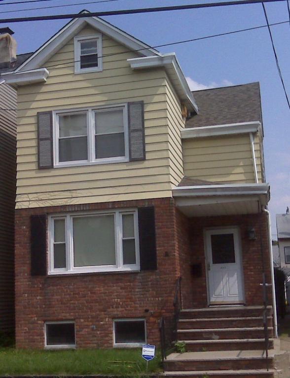 282 N 9TH ST