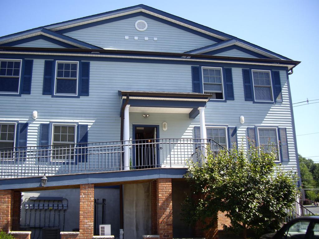 76 MAIN ST, APT A