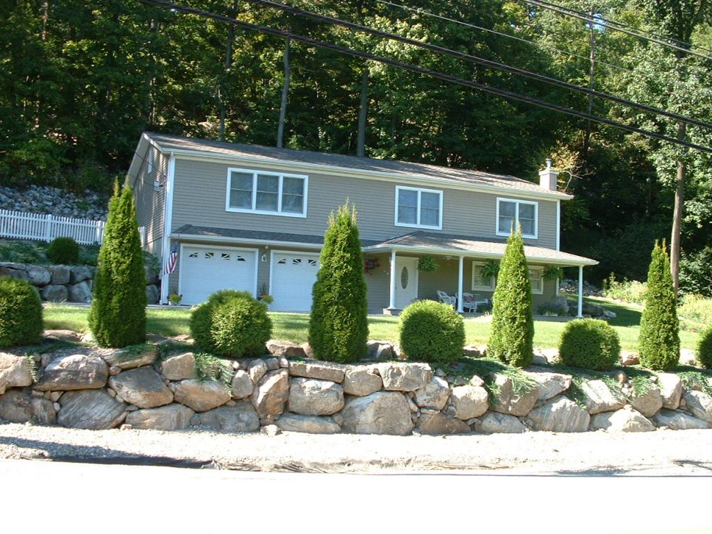165 BREAKNECK RD