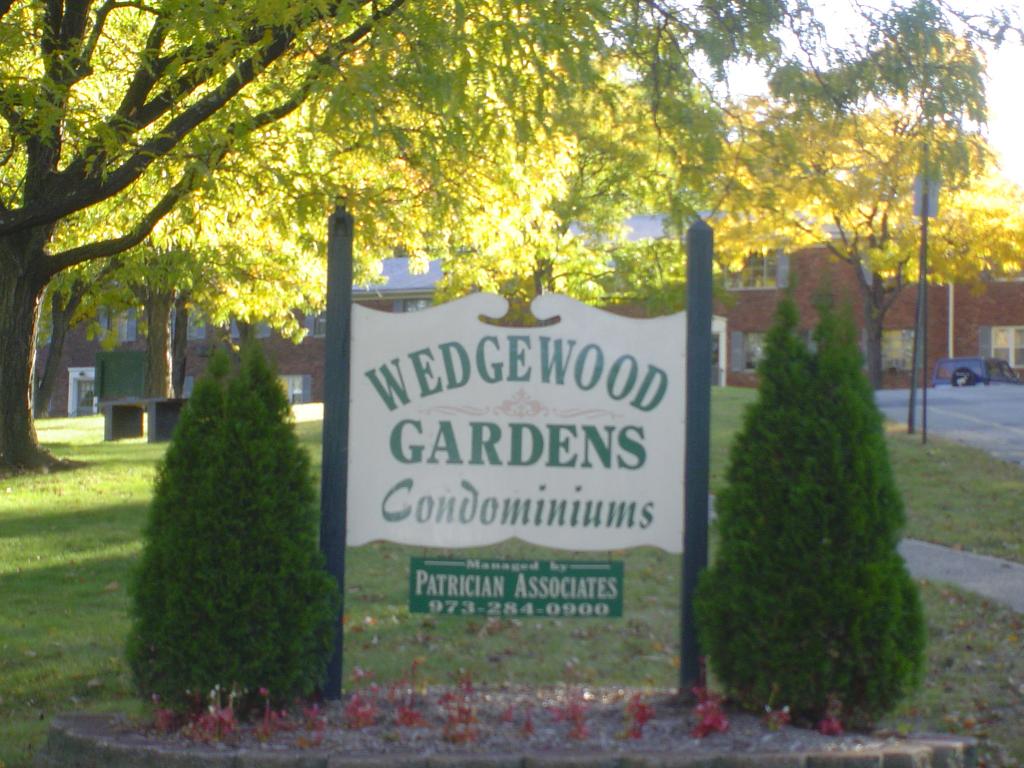 26 WEDGEWOOD DR