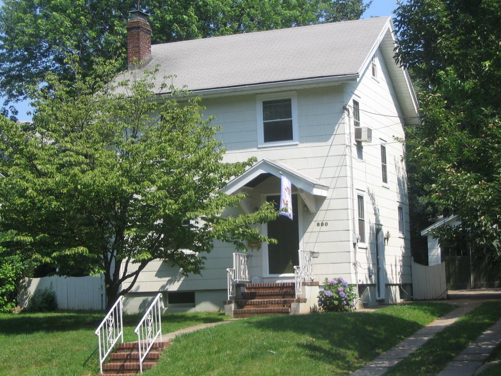 880 NORTH AVE W