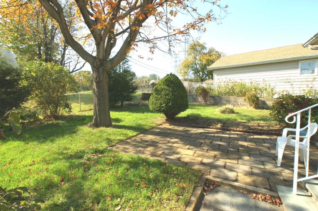 MLS #/Web ID: 2722551