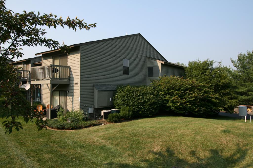 1302 SPRUCE HILLS DRIVE