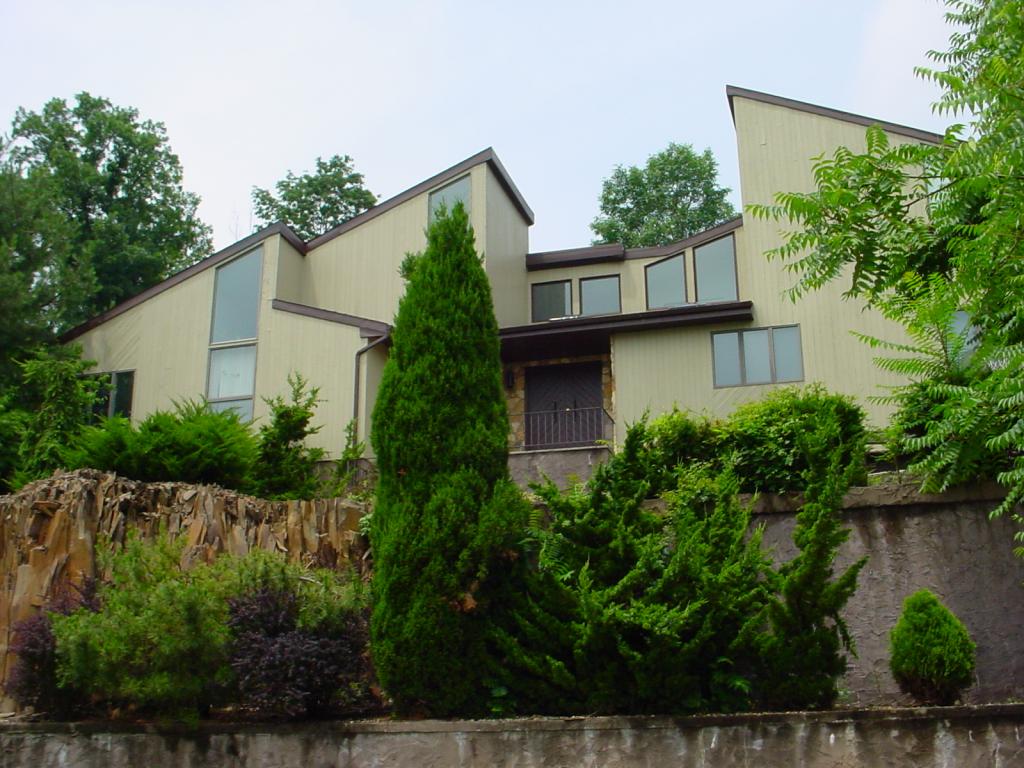19 SKYLINE DR