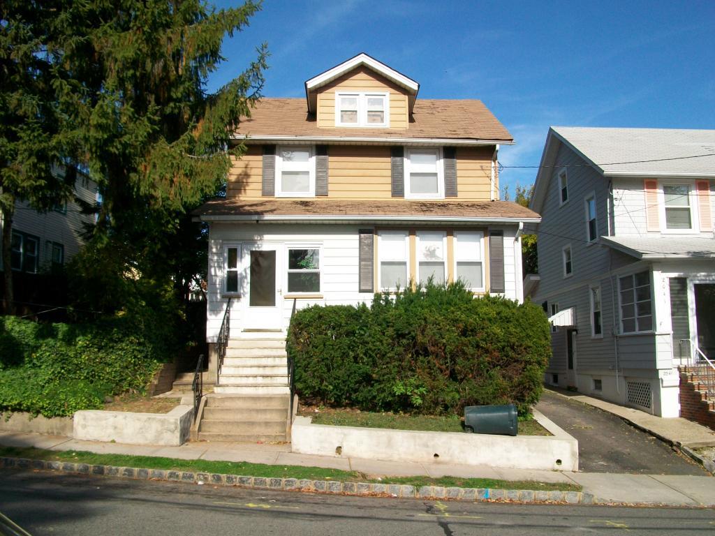 2043-2045 OSTWOOD TER