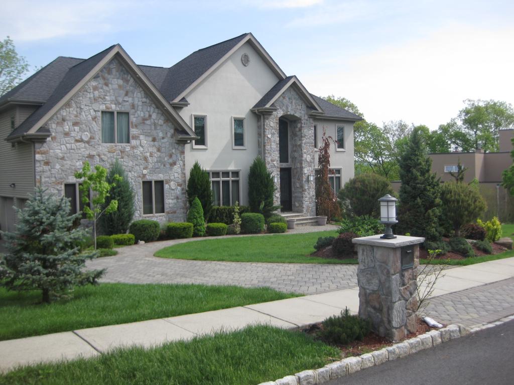 26 ROSENBROOK DR
