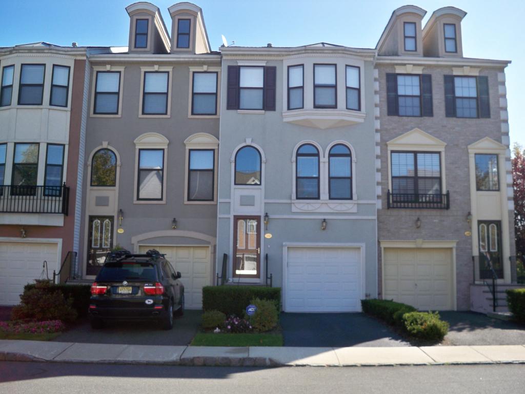 MLS #/Web ID: 2722452