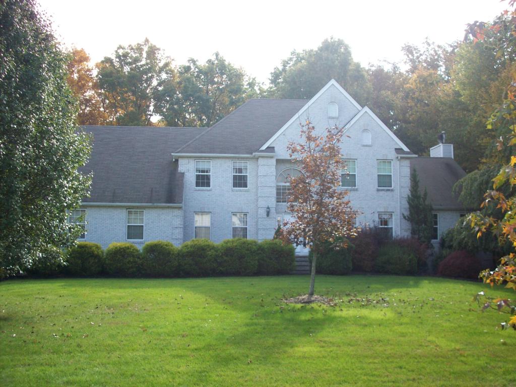 11 MAURICE CT