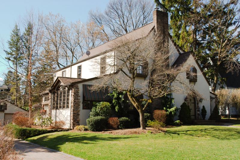 Single Family Home for Sale, ListingId:13997174, location: 462 linwood avenue Ridgewood 07450